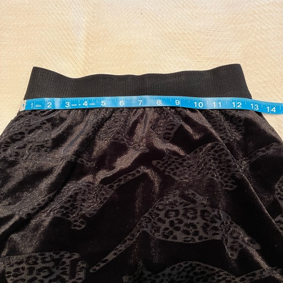 Black Velvet Skirt w/ Cat Pattern, Size 4 - Picture 8 of 9